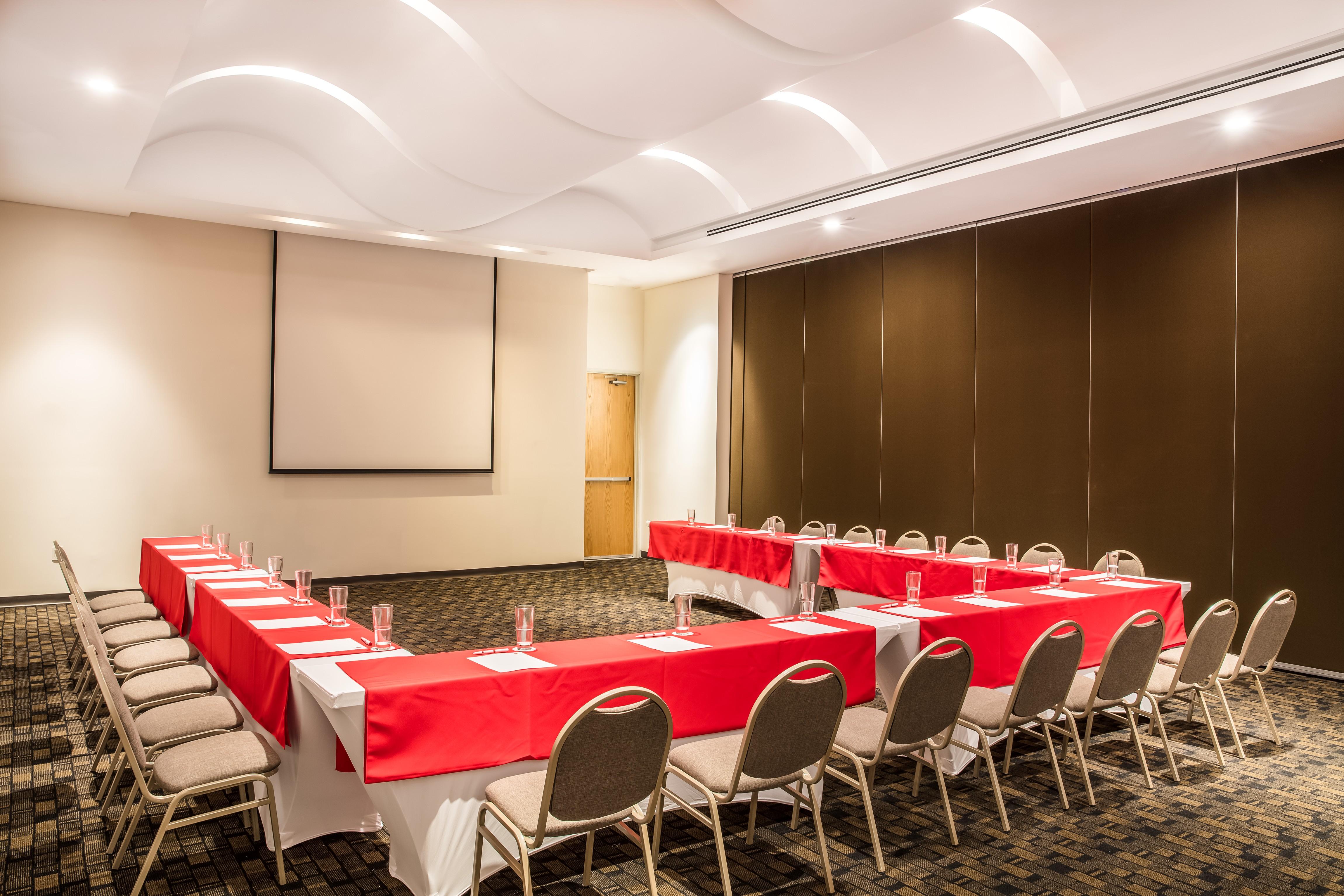 Fiesta Inn Silao Puerto Interior Exterior photo