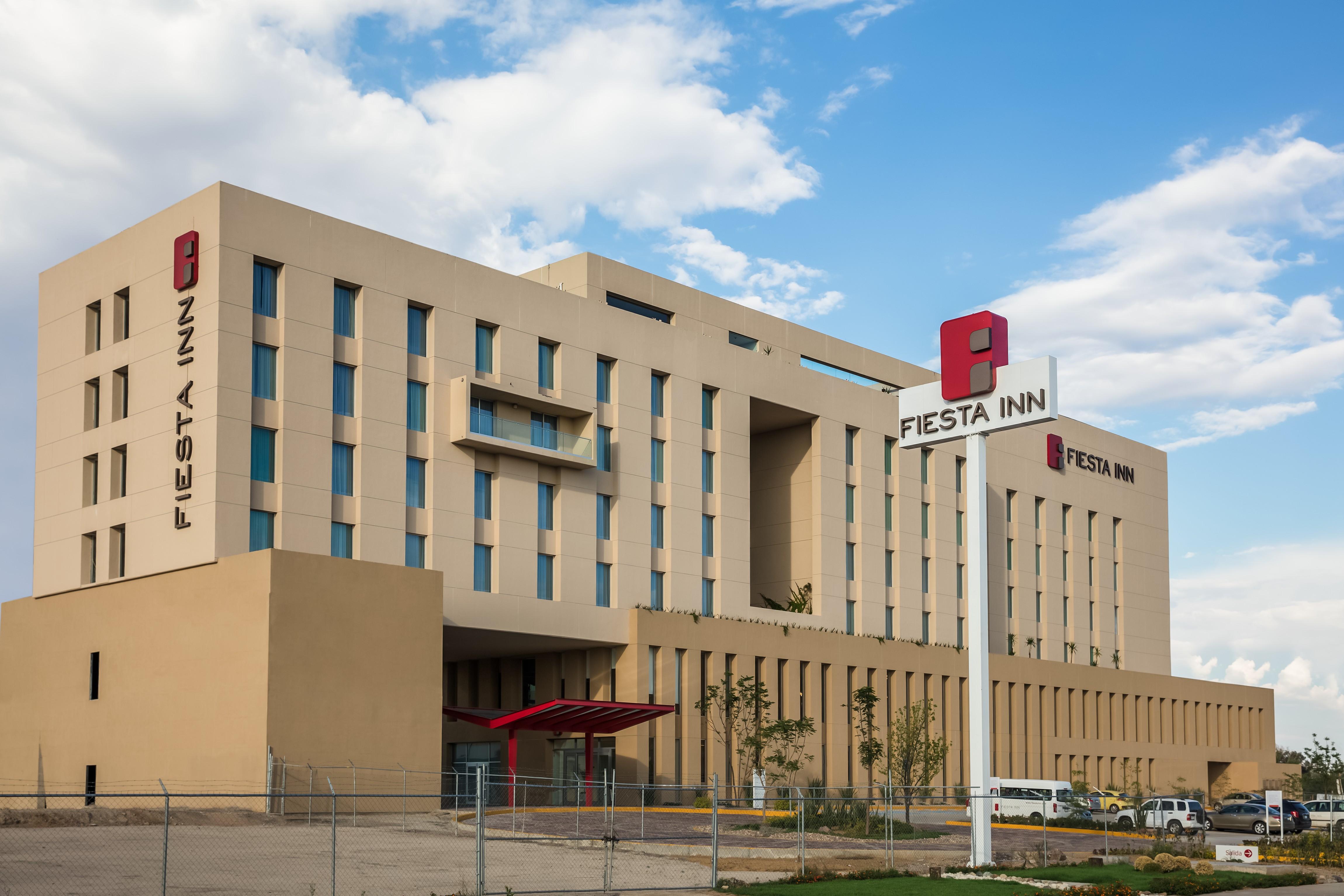 Fiesta Inn Silao Puerto Interior Exterior photo