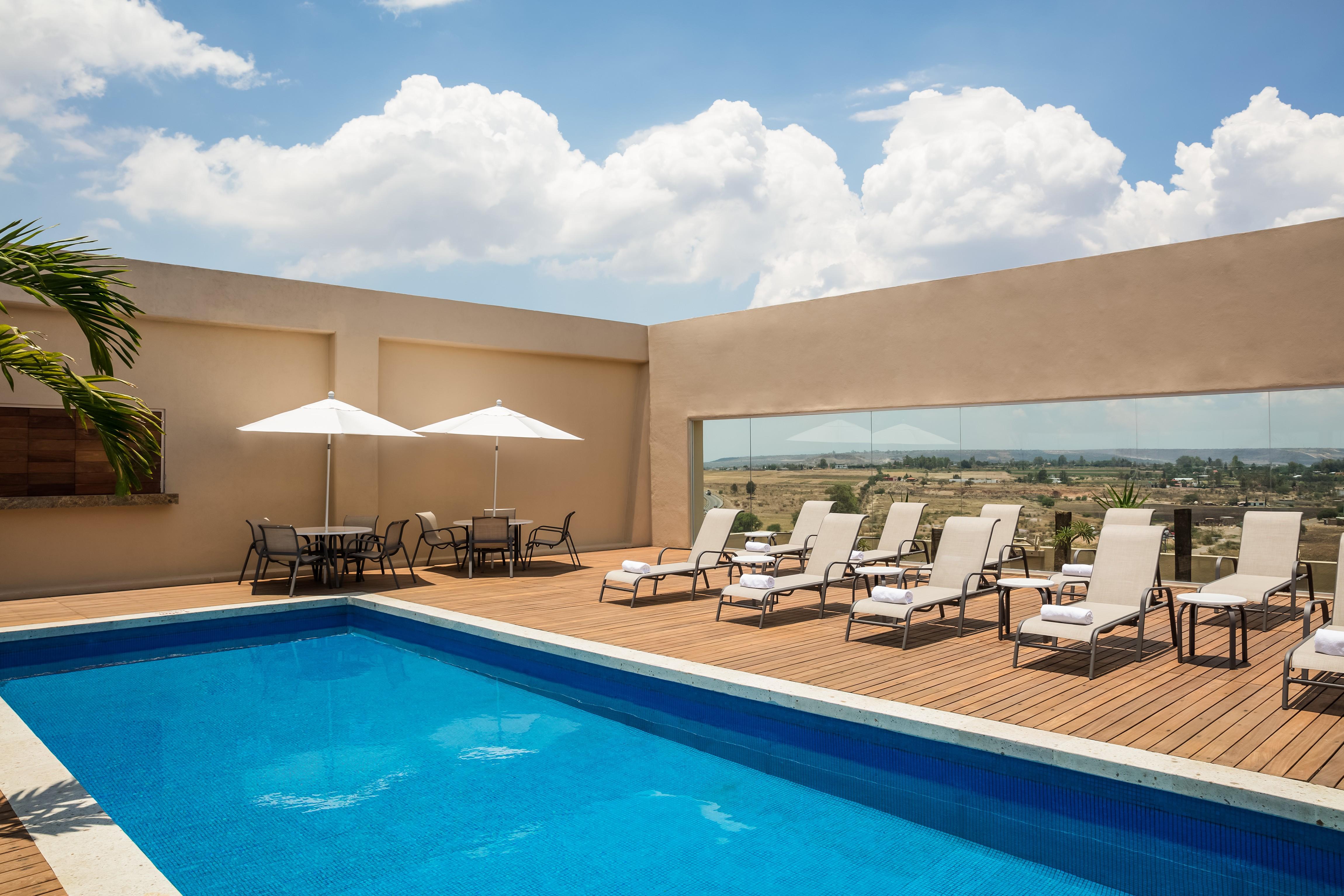 Fiesta Inn Silao Puerto Interior Exterior photo